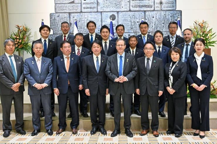 חברי הפרלמנט היפנים מבקרים בארץ