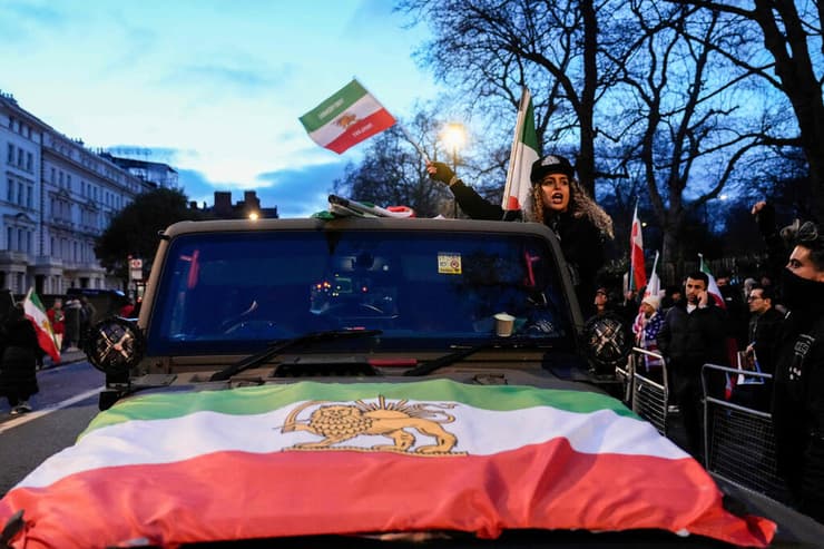 הפגנה של תומכי המפגינים ב איראן ב לונדון