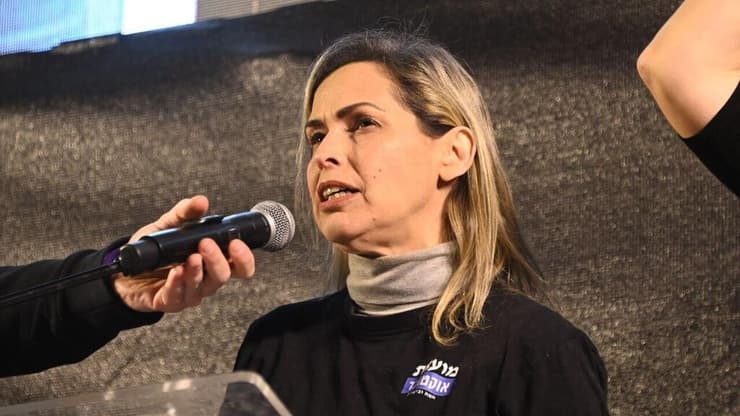 הפגנה בכיכר הבימה נגד הממשלה