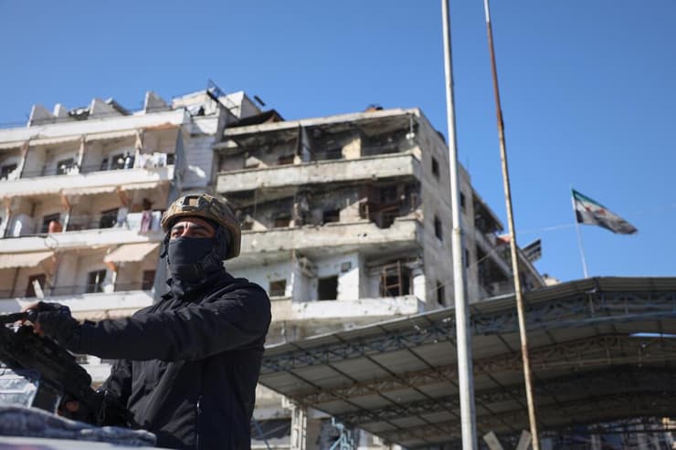 חייל של המשטר הסורי בשכונת שייח מקסוד