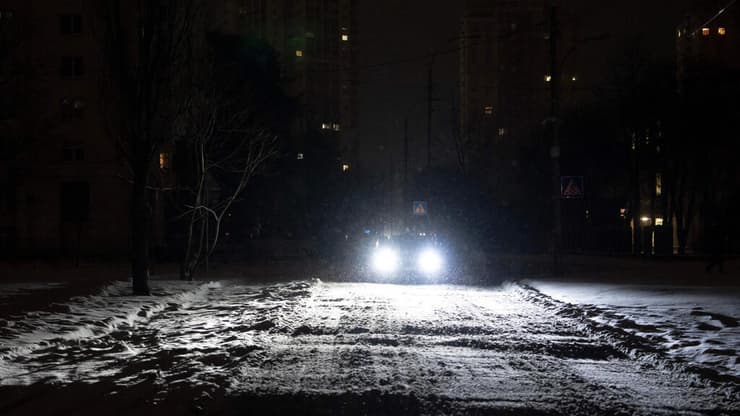 קייב מוחשכת הפסקת חשמל אחרי מתקפה של רוסיה 9 בינואר