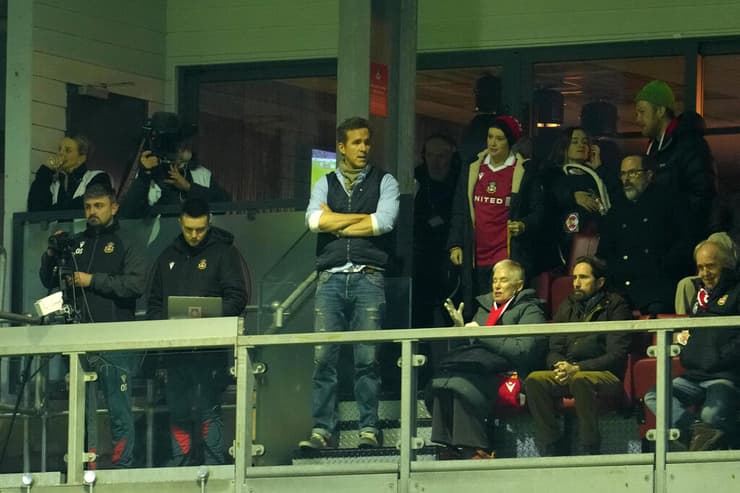 ריינולדס ביציע (צילום: AP Photo/Jon Super) ריינולדס