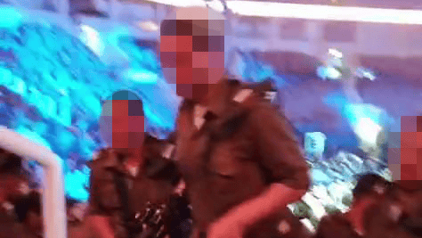 חיילים דתיים עוזבים את הארנה פיס בירושלים עקב שירת נשים ותמונות שטענו שלא הולמות