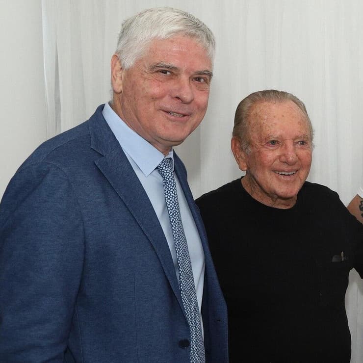 מוריס קאהן (מימין) עם פרופ' דרור מאירוב (צילום: באדיבות שיבא, תל השומר) פרופ' דרור מאירוב, מוריס קאהן