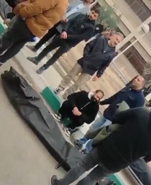 עשרות גופות של מפגינים בעיר קחריזאק באיראן, וקרובי ההרוגים מתייפחים לידם