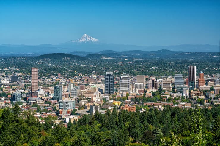 תצפית על מרכז העיר פורטלנד מאחוזת פיטוק