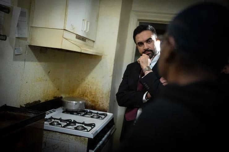 השוכרים מתלוננים על קושי במימון תחזוקת הדירות (צילום: Michael Appleton/Mayoral Photography Office) ממדאני בודק את הבניין