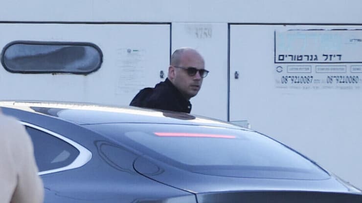 פלדשטיין מגיע למסור עדות (צילום: יריב כץ) אלי פלדשטיין בלהב 433