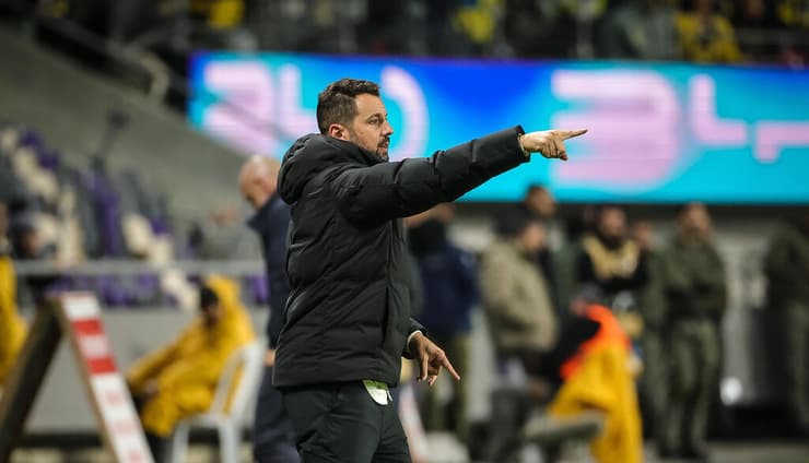 מאמן הפועל פ"ת עומר פרץ