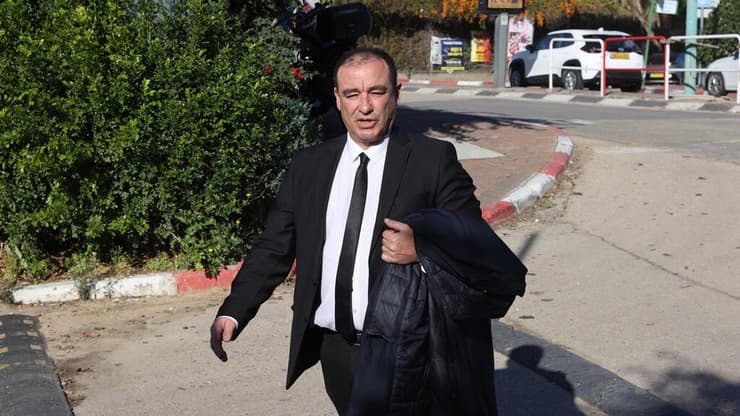 עו"ד ז'ק חן, סנגורו של ברוורמן, מחוץ למשרדי להב 433 הבוקר (צילום: יריב כץ) עו"ד ז'ק חן