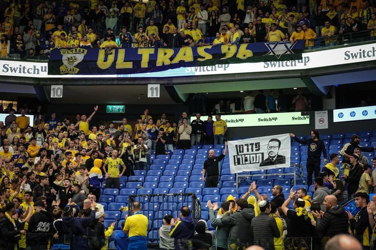 אוהדי מכבי ת"א מחאה דני פדרמן