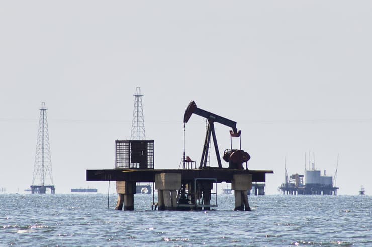 תעשיית הדלקים המאובנים של ונצואלה (צילום: Edgar Frias/AP) תעשיית הדלקים המאובנים של ונצואלה