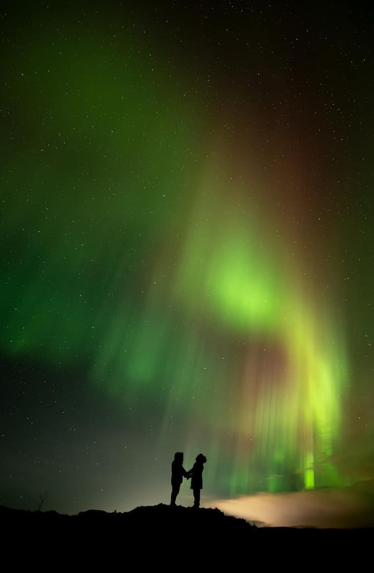 כשהזוהר הצפוני האיר את איסלנד