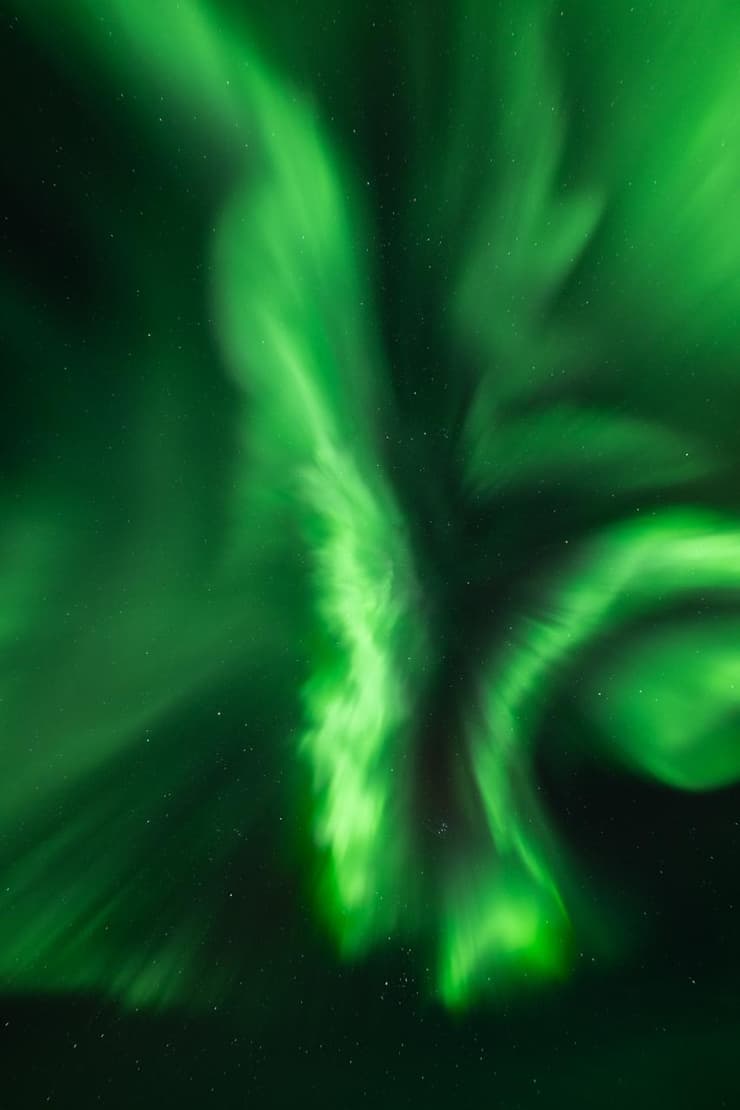 כשהזוהר הצפוני האיר את איסלנד