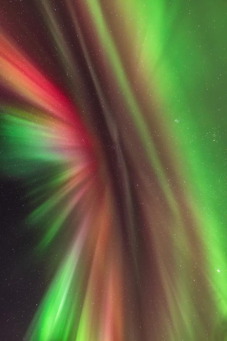 כשהזוהר הצפוני האיר את איסלנד