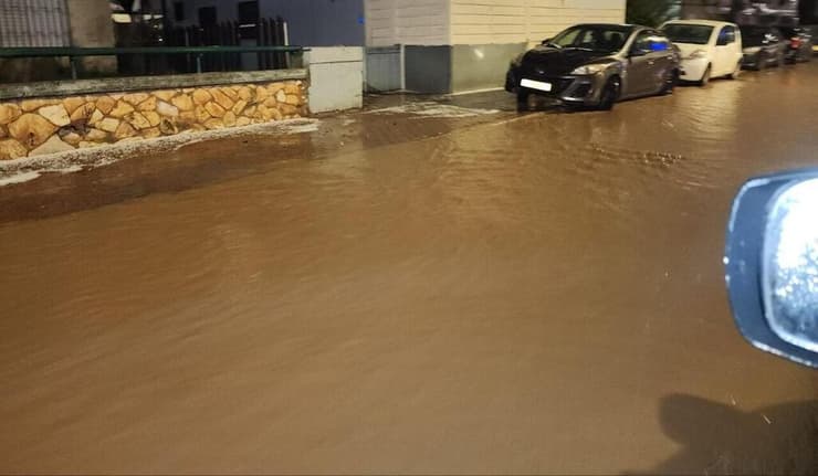 הצפות בנתניה (צילום: אורנה חושפת ) הצפות בנתניה