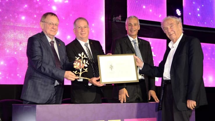 פרופ' יורם פלטי בעת קבלת פרס הרמב"ם בשנת 2022