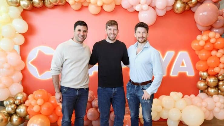 משמאל לימין: מייסדי פאפאיה - אוריאל בכר, אלכס ליאחובצקי ואנדריי בירמן. 