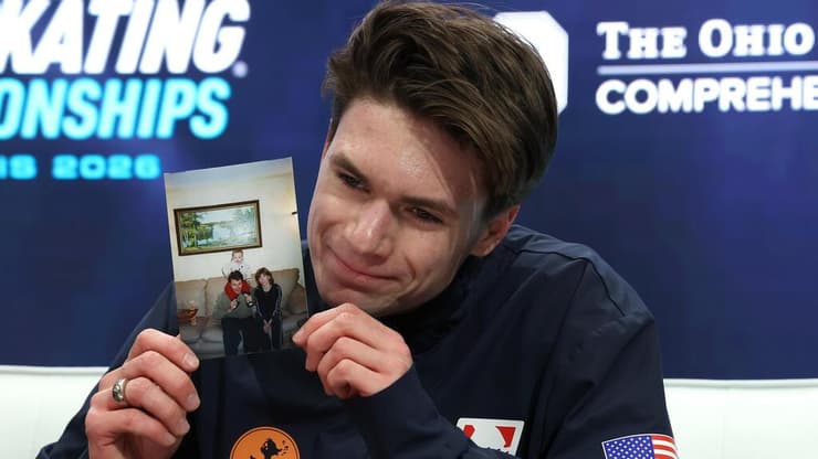 מקסים נאומוב 