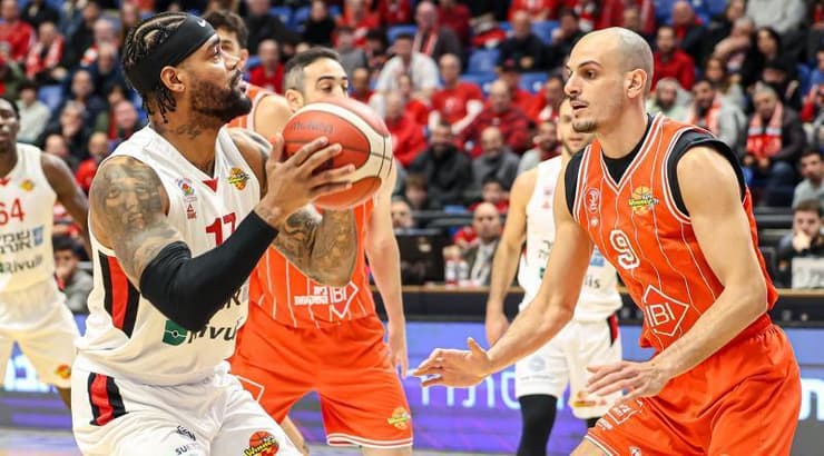 די ג'יי קנדי מול גיא פלטין