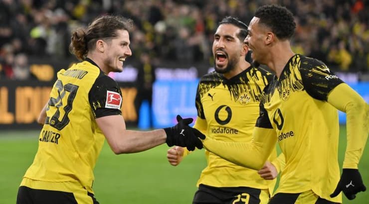 שחקני בורוסיה דורטמונד חוגגים