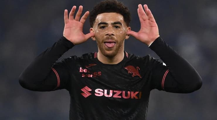 צ'ה אדאמס חוגג