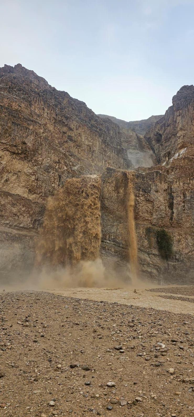 מפל קומראן במראה שומט לסת