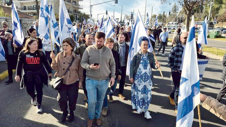 "קרב על הערכים של ישראל". צעדת מחאה נגד קידום חוק הפטור מגיוס בשנה שעבר | צילום: אלכס גמבורג