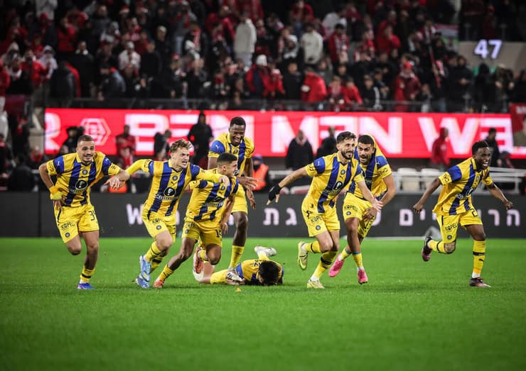 מכבי ת"א חוגגת