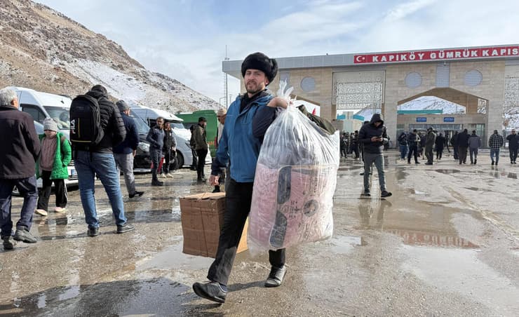 איראנים נכנסים ל טורקיה מגבול איראן