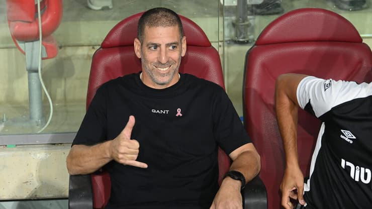 סימן עוד 'וי'. קוז'וך (צילום: הרצל יוסף) קוז'וך