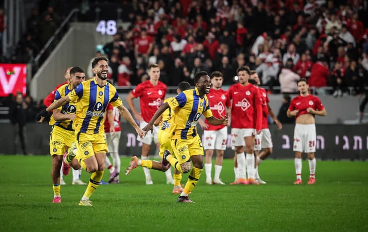 מכבי ת"א חוגגת