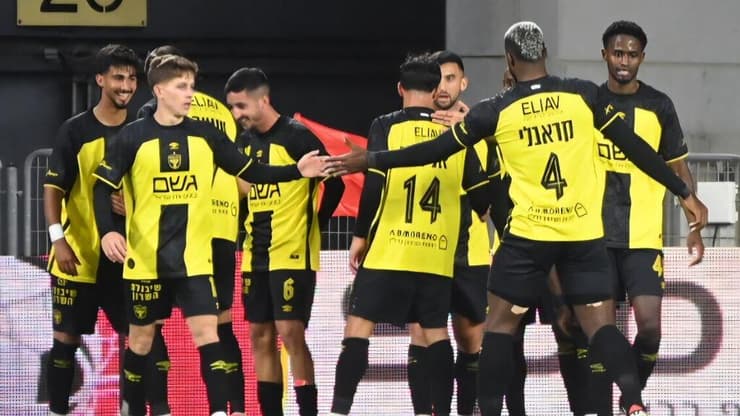 שחקני בית"ר ירושלים חוגגים