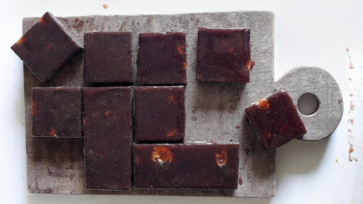 בראוניז חמאת בוטנים ורוטב תותים