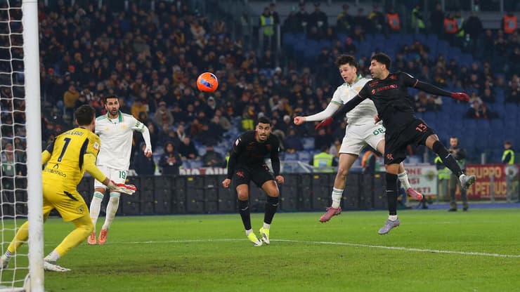 ארנה נוגח את שער השוויון לרומא