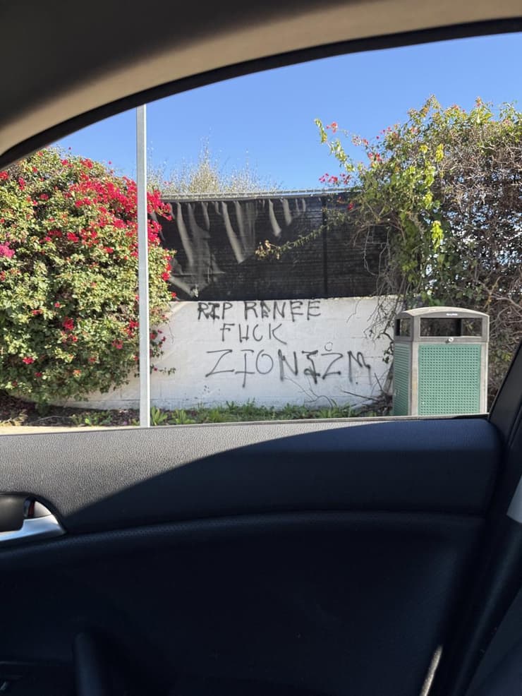 הכתובת האנטישמית על קיר הקמפוס