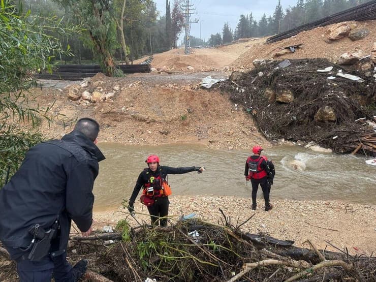 החיפושים בנחל מודיעים אחר הנעדר בן ה-17