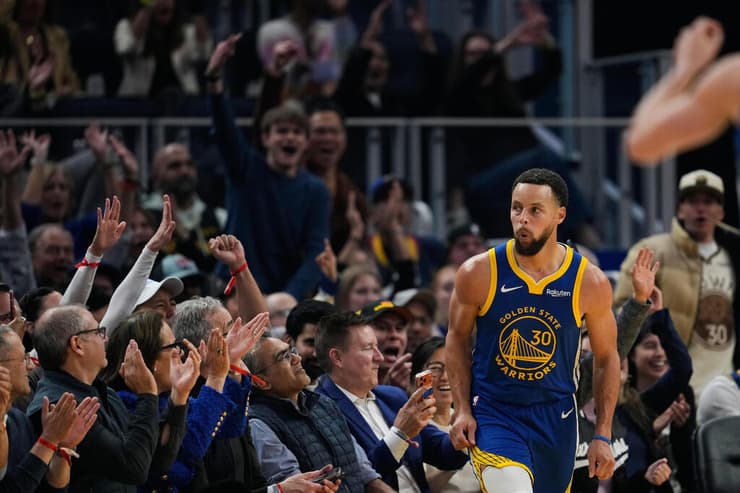 7 נקודות ו-11 אסיסטים בניצחון הקל. קרי (צילום: AP Photo/Godofredo A. Vásquez) קרי