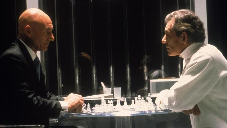 מימין: איאן מק'קלן ופטריק סטיוארט, מתוך "אקס מן"