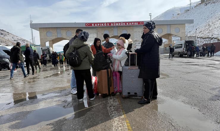 איראנים נכנסים ל טורקיה מגבול איראן
