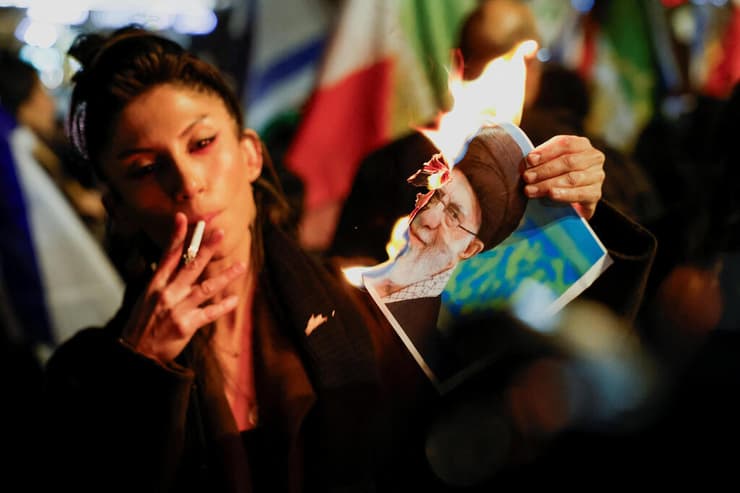 מפגינים נגד המשטר האיראני בחולון