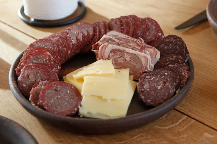 צלחת מטעמים מהמטבח הגרינלנדי