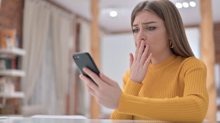 שפת הפנייה ואופן ניסוח השאלה עשויים להשפיע על ההמלצה שמתקבלת מהצ'אטבוט (צילום: Shutterstock) חרדה, חרדות