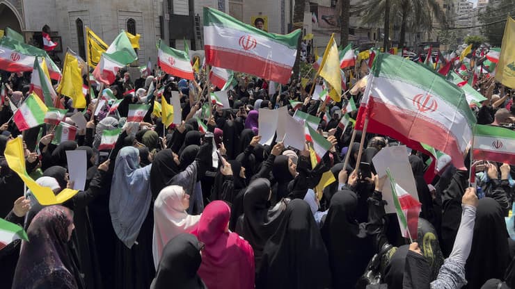 מפגן תמיכה של חיזבאללה באיראן