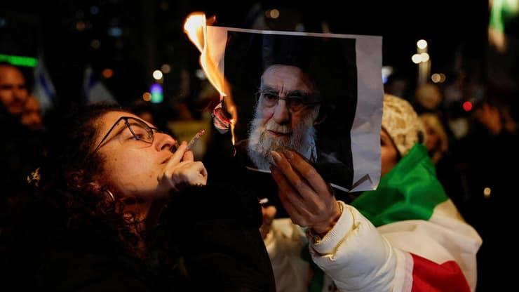 מפגינים נגד המשטר האיראני בחולון