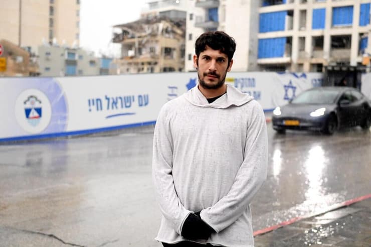 חצי שנה למלחמה עם איראן - אריאל עוזרי, ביתו בבת ים נפגע מטיל איראני