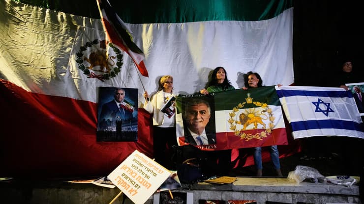 מפגינים נגד המשטר האיראני בחולון