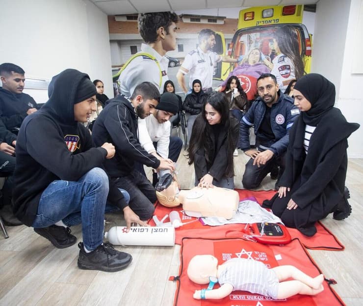 "תחום ההצלה הרפואית הוא שליחות אנושית". תלמידי המגמה בפעולה   