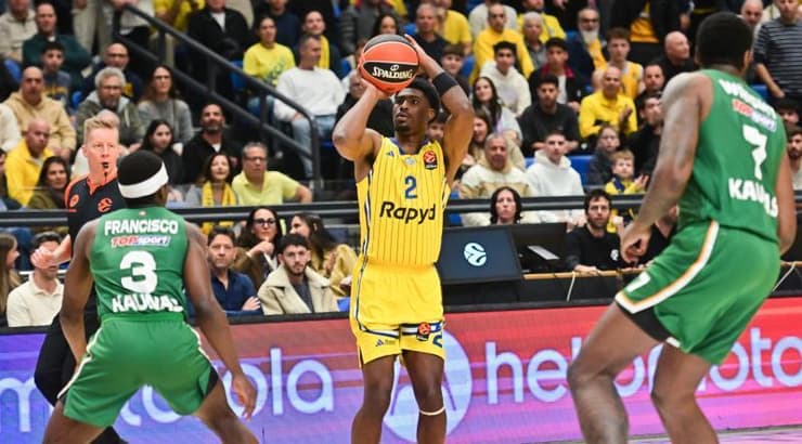 ג'ימי קלארק זורק