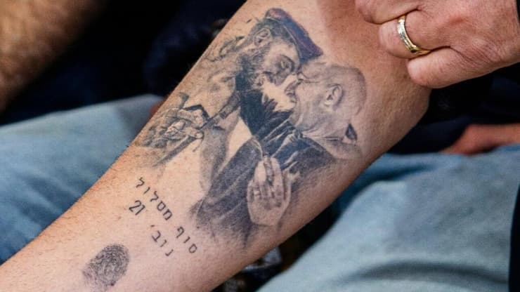 מימין לשמאל: מאיר זריהן, דודי ששון, שי טסטה, דוד גל, אריאל וולוך, פבל לויט - בחלקה 18א בהר הרצל